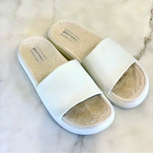 Caslon slippers, white Sz 9